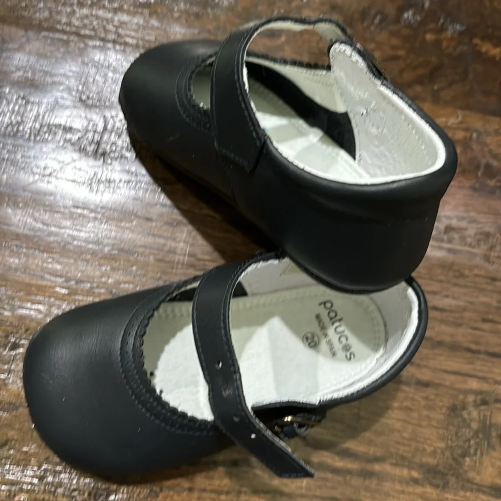 Patucos Soft Leather Mary Janes in Navy